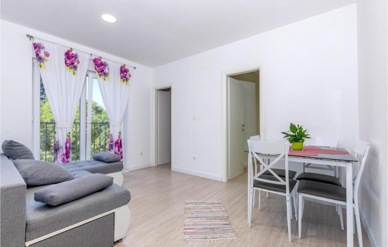 Gorgeous Apartment In Omis With Kitchen Dış mekan fotoğraf